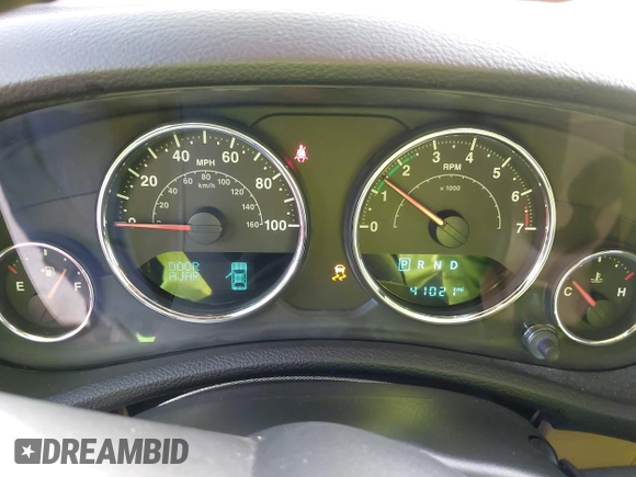 2018 Jeep Wrangler Sahara z VIN 1C4AJWBGXJL811092, wystawiony jako IAAI lot #42305620 z przebiegiem 41 021 mil mil oraz . Historia ofert i sprzedaży dostępna na DreamBid. Obrazek 7.