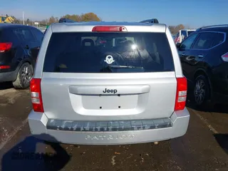 2008 Jeep Patriot Sport with VIN 1J8FT28W38D798125, listed as a IAAI auction lot 41004403 with 98,841 mi miles. Bid and sale history available at carsss.com. Image 16.