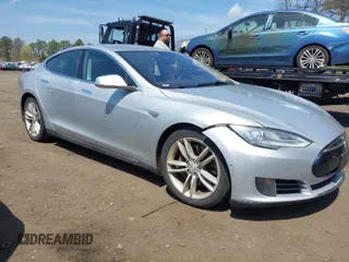 2015 Tesla Model S 85D with VIN 5YJSA1H2XFF084145, listed as a IAAI auction lot 42101755 with 105,660 mi miles. Bid and sale history available at carsss.com. Image 1.