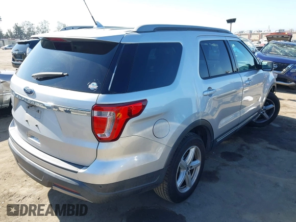 2019 Ford Explorer XLT z VIN 1FM5K7D84KGA60538, wystawiony jako IAAI lot #42603310 z przebiegiem 134 221 mil mil oraz . Historia ofert i sprzedaży dostępna na DreamBid. Obrazek 4.