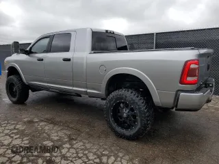 2020 Ram 2500 Limited z VIN 3C6UR5SL9LG282626, wystawiony jako Copart lot #55918975 z przebiegiem 129 540 mil mil oraz Czysty tytuł • Clean title. Historia ofert i sprzedaży dostępna na DreamBid. Obrazek 2.