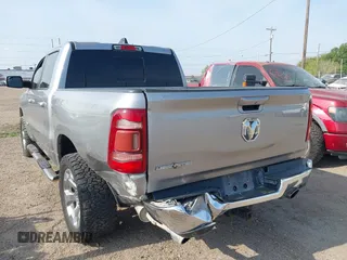 2019 Ram 1500 Big Horn z VIN 1C6RREFT6KN716958, wystawiony jako IAAI lot #41882909 z przebiegiem 119 991 mil mil oraz . Historia ofert i sprzedaży dostępna na DreamBid. Obrazek 3.