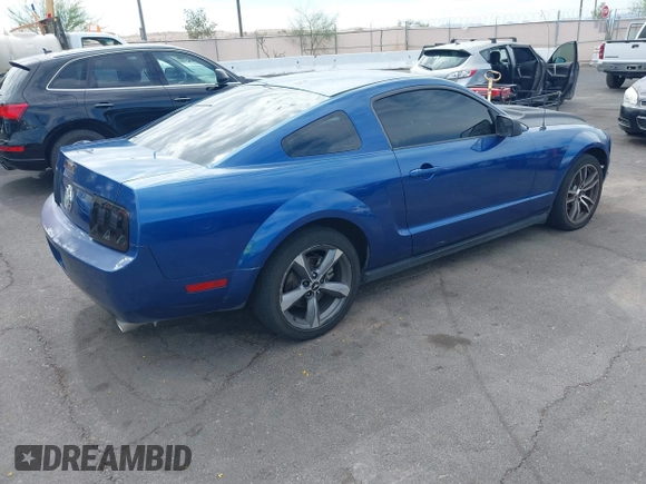 2007 Ford Mustang Deluxe z VIN 1ZVFT80N975241366, wystawiony jako IAAI lot #42408850 z przebiegiem 193 336 mil mil oraz . Historia ofert i sprzedaży dostępna na DreamBid. Obrazek 4.