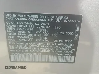 2023 Volkswagen Atlas SE z VIN 1V2WC2CA3PC219429, wystawiony jako Copart lot #54626654 z przebiegiem 12 371 mil mil oraz . Historia ofert i sprzedaży dostępna na DreamBid. Obrazek 13.
