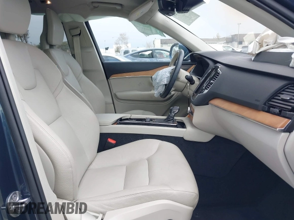 2022 Volvo XC90 Momentum with VIN YV4A22PKXN1817816, listed as a IAAI auction lot 41461524 with 48,048 mi miles. Bid and sale history available at carsss.com. Image 5.