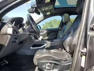 2018 Jaguar F-Pace S z VIN SADCM2FV4JA250891, wystawiony jako Copart lot #52777325 z przebiegiem 131 858 mil mil oraz Szkody całkowita. Historia ofert i sprzedaży dostępna na DreamBid. Obrazek 7.