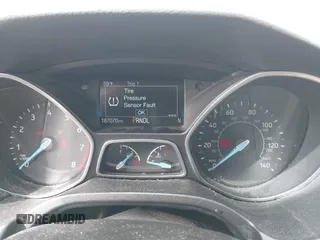 2016 Ford Focus SE with VIN 1FADP3F21GL365163, listed as a IAAI auction lot 41845002 with 187,070 mi miles. Bid and sale history available at carsss.com. Image 7.