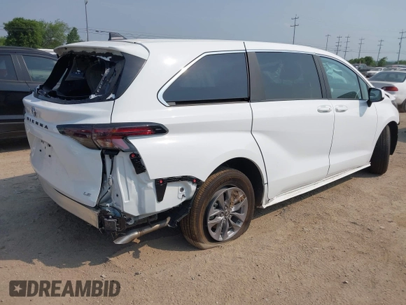 2025 Toyota Sienna LE z VIN 5TDKRKEC8SS245934, wystawiony jako IAAI lot #42274195 z przebiegiem 4 933 mil mil oraz . Historia ofert i sprzedaży dostępna na DreamBid. Obrazek 4.