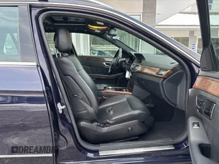 2011 Mercedes-Benz E 350 Luxury with VIN WDDHH8HB8BA506209, listed as a IAAI auction lot 41400923 with 205,828 mi miles and . Bid and sale history available at DreamBid. Image 5.