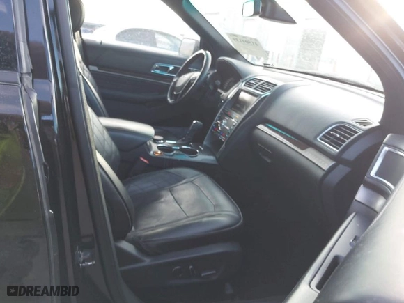 2016 Ford Explorer Platinum with VIN 1FM5K8HT6GGC33858, listed as a IAAI auction lot 41504139 with 133,811 mi miles. Bid and sale history available at carsss.com. Image 5.