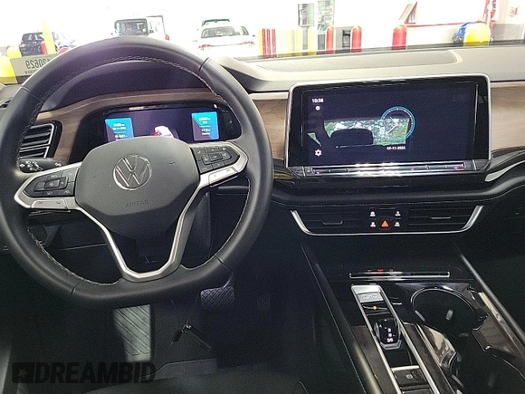 2024 Volkswagen Atlas SE z VIN 1V2HR2CA9RC558223, wystawiony jako IAAI lot #42734557 z przebiegiem 22 426 mil mil oraz . Historia ofert i sprzedaży dostępna na DreamBid. Obrazek 14.