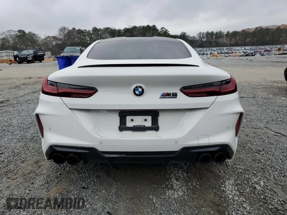2020 BMW M8 z VIN WBSAE0C09LCD76941, wystawiony jako Copart lot #43378505 z przebiegiem 67 146 mil mil oraz Czysty tytuł • Clean title. Historia ofert i sprzedaży dostępna na DreamBid. Obrazek 6.