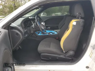 2019 Dodge Challenger R/T z VIN 2C3CDZBT7KH606198, wystawiony jako Copart lot #54912155 z przebiegiem 99 246 mil mil oraz Szkoda całkowita • Salvage title. Historia ofert i sprzedaży dostępna na DreamBid. Obrazek 7.