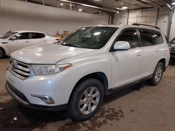 2011 Toyota Highlander with VIN 5TDBK3EH4BS083872, listed as a IAAI auction lot 41392392 with 305,143 mi miles. Bid and sale history available at carsss.com. Image 2.