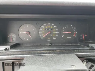 1987 Volvo 740 z VIN YV1FX8843H2178121, wystawiony jako Copart lot #55678015 z przebiegiem 105 881 mil mil oraz Tytuł czysty. Historia ofert i sprzedaży dostępna na DreamBid. Obrazek 9.
