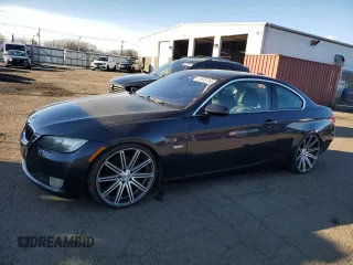 2008 BMW 3 Series 328xi z VIN WBAWC33518PC87121, wystawiony jako Copart lot #83635754 z przebiegiem 113 472 mil mil oraz Szkoda całkowita • Salvage title. Historia ofert i sprzedaży dostępna na DreamBid. Obrazek 1.