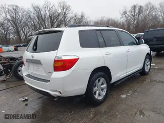 2010 Toyota Highlander SE with VIN 5TDJK3EH2AS010476, listed as a IAAI auction lot 41478894 with 268,632 mi miles. Bid and sale history available at carsss.com. Image 4.