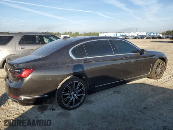 2021 BMW 7 Series 740i z VIN WBA7T2C06MCG10258, wystawiony jako Copart lot #43330265 z przebiegiem 37 938 mil mil oraz Nie do naprawy • Non repairable. Historia ofert i sprzedaży dostępna na DreamBid. Obrazek 3.