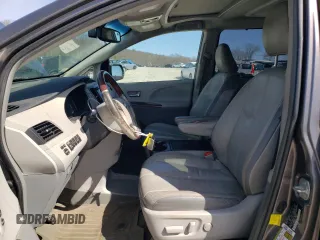 2013 Toyota Sienna XLE with VIN 5TDDK3DC0DS053561, listed as a Copart auction lot 53786685 with 332,714 mi miles and Clean Title. Bid and sale history available at DreamBid. Image 7.