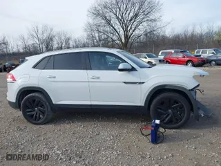 2022 Volkswagen Atlas Cross Sport 3.6L V6 SE w/Technology with VIN 1V2JE2CA5NC220468, listed as a IAAI auction lot 40873030 with 78,867 mi miles. Bid and sale history available at carsss.com. Image 14.