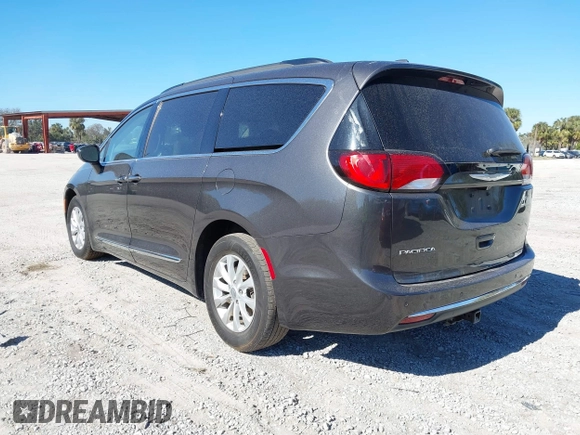 2017 Chrysler Pacifica Touring L z VIN 2C4RC1BG2HR741427, wystawiony jako IAAI lot #41299887 z przebiegiem 69 219 mil mil oraz . Historia ofert i sprzedaży dostępna na DreamBid. Obrazek 3.
