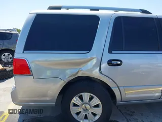 2013 Lincoln Navigator z VIN 5LMJJ2H58DEL03767, wystawiony jako IAAI lot #41986480 z przebiegiem 171 007 mil mil oraz . Historia ofert i sprzedaży dostępna na DreamBid. Obrazek 6.