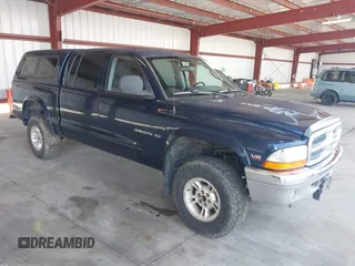 2000 Dodge Dakota Sport with VIN 1B7GG2AN7YS647799, listed as a IAAI auction lot 42147404 with 234,194 mi miles and . Bid and sale history available at carsss.com. Image 1.