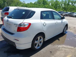 2009 Toyota Matrix S z VIN 2T1LE40E09C009673, wystawiony jako IAAI lot #42157031 z przebiegiem 185 656 mil mil oraz . Historia ofert i sprzedaży dostępna na DreamBid. Obrazek 4.