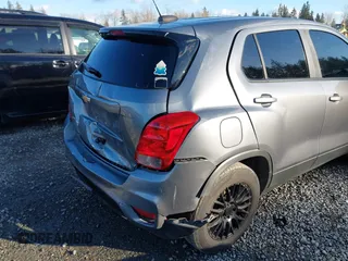 2020 Chevrolet Trax LS with VIN 3GNCJNSB4LL176912, listed as a IAAI auction lot 41746543 with 101,389 mi miles. Bid and sale history available at carsss.com. Image 6.
