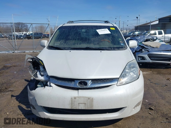2008 Toyota Sienna XLE with VIN 5TDZK22C18S174818, listed as a IAAI auction lot 41906039 with 249,182 mi miles. Bid and sale history available at carsss.com. Image 12.