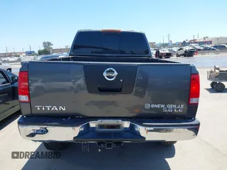2006 Nissan Titan XE z VIN 1N6AA06B06N551578, wystawiony jako IAAI lot #42403828 z przebiegiem 143 420 mil mil oraz . Historia ofert i sprzedaży dostępna na DreamBid. Obrazek 16.
