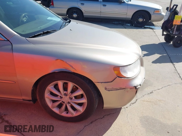 2006 Hyundai Azera SE with VIN KMHFC46F86A051104, listed as a IAAI auction lot 41923493 with Not Provided miles and . Bid and sale history available at DreamBid. Image 6.