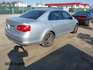 2005 Volkswagen Jetta 2.5L with VIN 3VWSF71K95M638944, listed as a IAAI auction lot 41733119 with 249,370 mi miles and . Bid and sale history available at DreamBid. Image 4.