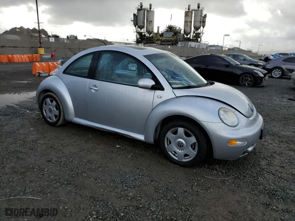 2001 Volkswagen New Beetle GLS with VIN 3VWCK21C01M453168, listed as a Copart auction lot 45480635 with 122,494 mi miles and Salvage Title. Bid and sale history available at carsss.com. Image 4.