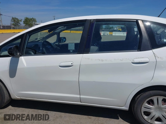 2009 Honda Fit z VIN JHMGE88239S045275, wystawiony jako IAAI lot #42142589 z przebiegiem 145 964 mil mil oraz . Historia ofert i sprzedaży dostępna na DreamBid. Obrazek 14.