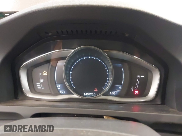 2015 Volvo V60 Cross Country T5 with VIN YV4612HK8F1001602, listed as a IAAI auction lot 41435154 with 143,575 mi miles. Bid and sale history available at carsss.com. Image 7.