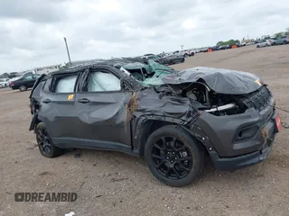 2023 Jeep Compass Latitude z VIN 3C4NJDBN2PT503268, wystawiony jako IAAI lot #42186039 z przebiegiem Nie podano mil oraz . Historia ofert i sprzedaży dostępna na DreamBid. Obrazek 12.