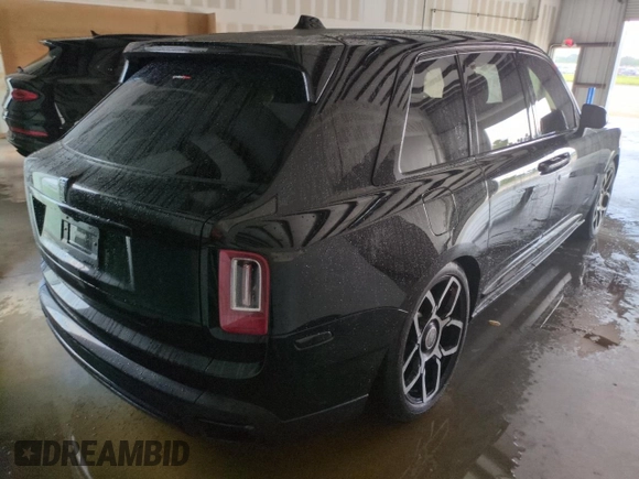 2023 Rolls-Royce Cullinan z VIN SLATV4C02PU220042, wystawiony jako Copart lot #73976404 z przebiegiem Nie podano mil oraz Nie do naprawy. Historia ofert i sprzedaży dostępna na DreamBid. Obrazek 3.