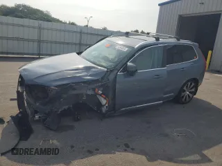 2023 Volvo XC90 Plus z VIN YV4H600N6P1967436, wystawiony jako Copart lot #69366924 z przebiegiem Nie podano mil oraz Szkoda całkowita • Salvage title. Historia ofert i sprzedaży dostępna na DreamBid. Obrazek 1.