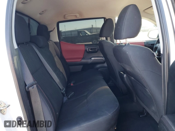 2017 Toyota Tacoma SR z VIN 5TFAX5GNXHX074690, wystawiony jako Copart lot #56672165 z przebiegiem 107 292 mil mil oraz Szkoda całkowita • Salvage title. Historia ofert i sprzedaży dostępna na DreamBid. Obrazek 10.