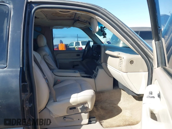 2002 Chevrolet Suburban LT with VIN 3GNFK16Z02G335992, listed as a IAAI auction lot 41831565 with 267,849 mi miles. Bid and sale history available at carsss.com. Image 5.