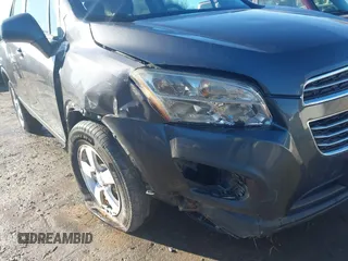 2016 Chevrolet Trax LS with VIN 3GNCJNSB8GL233537, listed as a IAAI auction lot 41574936 with 101,301 mi miles. Bid and sale history available at carsss.com. Image 6.