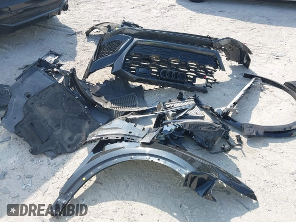 2024 Audi RS Q8 z VIN WU1ARBF15RD005841, wystawiony jako IAAI lot #42187837 z przebiegiem 8 379 mil mil oraz . Historia ofert i sprzedaży dostępna na DreamBid. Obrazek 12.