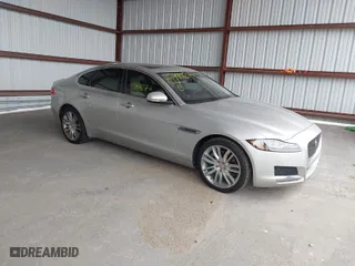 2016 Jaguar XF 35t Prestige with VIN SAJBE4BV2GCY16583, listed as a IAAI auction lot 41997274 with 81,186 mi miles. Bid and sale history available at carsss.com. Image 1.