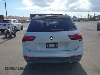 2018 Volkswagen Tiguan SEL z VIN 3VV3B7AX7JM126402, wystawiony jako IAAI lot #42046690 z przebiegiem 54 790 mil mil oraz . Historia ofert i sprzedaży dostępna na DreamBid. Obrazek 16.