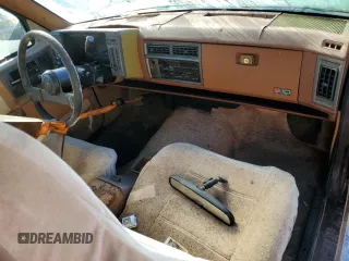 1988 Chevrolet Blazer z VIN 1GNCS18R1J0106286, wystawiony jako Copart lot #76802554 z przebiegiem 190 360 mil mil oraz Szkoda całkowita • Salvage title. Historia ofert i sprzedaży dostępna na DreamBid. Obrazek 8.
