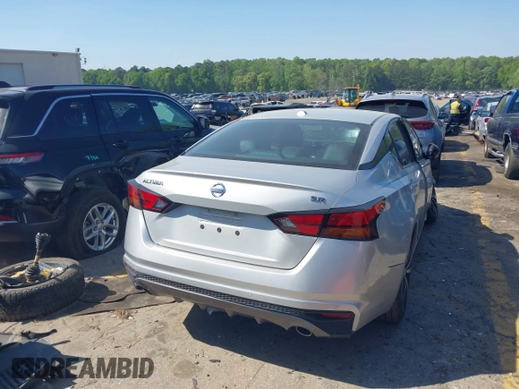 2020 Nissan Altima SR z VIN 1N4BL4CVXLC221600, wystawiony jako IAAI lot #42022771 z przebiegiem 84 462 mil mil oraz . Historia ofert i sprzedaży dostępna na DreamBid. Obrazek 4.