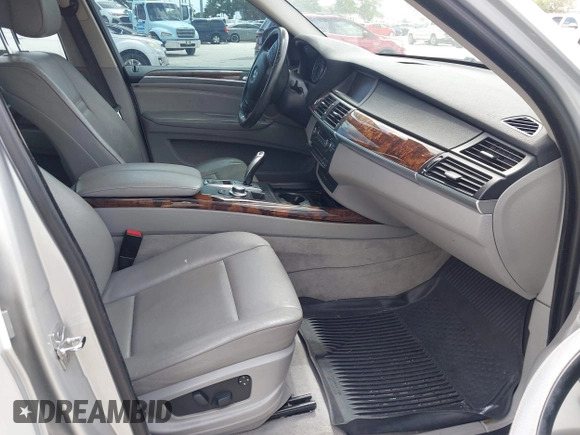 2008 BMW X5 3.0si z VIN 5UXFE43508L036578, wystawiony jako IAAI lot #41942235 z przebiegiem 146 742 mil mil oraz . Historia ofert i sprzedaży dostępna na DreamBid. Obrazek 5.