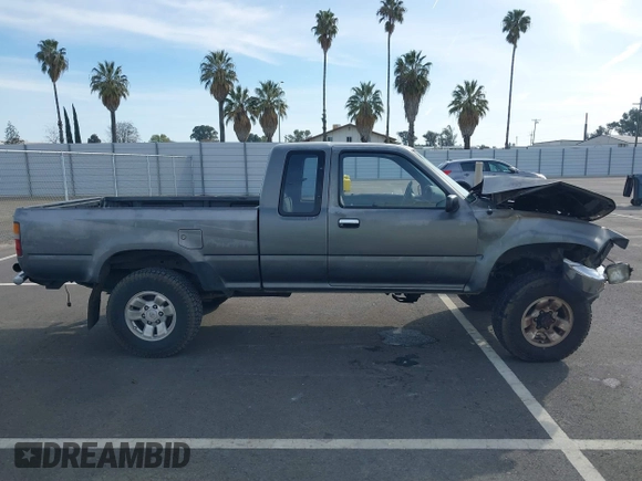 1989 Toyota Pickup с VIN JT4RN13S9K0003042, выставлен на аукционе IAAI как лот 41827042 с пробегом 347 063 миль миль и . История ставок и продаж доступна на DreamBid. Изображение 13.
