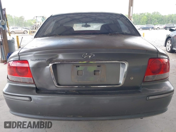 2004 Hyundai Sonata GLS with VIN KMHWF35H64A957365, listed as a IAAI auction lot 42150369 with 247,348 mi miles. Bid and sale history available at carsss.com. Image 6.